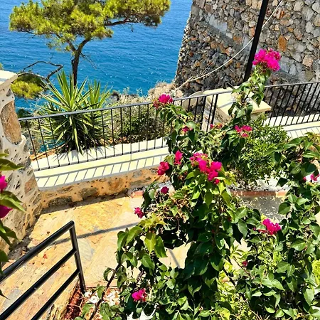 Beachfront Cliff House - Private Ferienhaus *