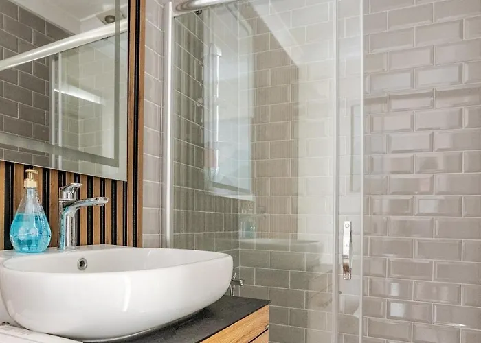 Beachfront Cliff House - Private *