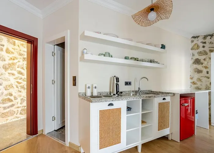 Beachfront Cliff House - Private *