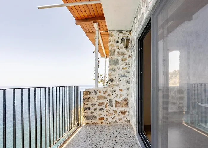 Semesterbostad Beachfront Cliff House - Private