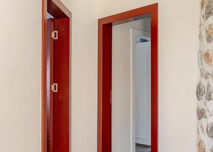 Beachfront Cliff House - Private *