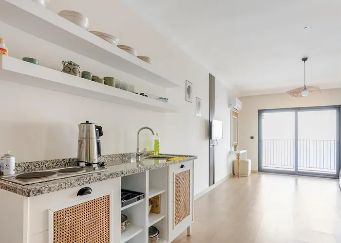 Beachfront Cliff House - Private Vakantiehuis *