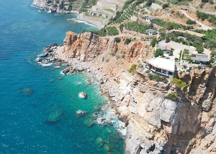 Semesterbostad Beachfront Cliff House - Private *