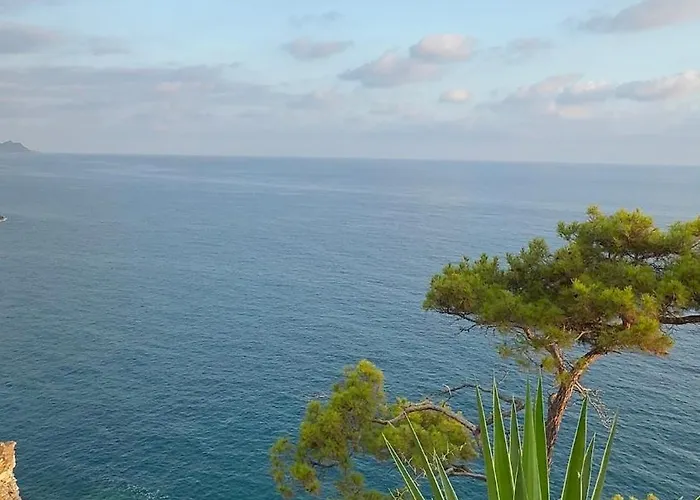 Beachfront Cliff House - Private
