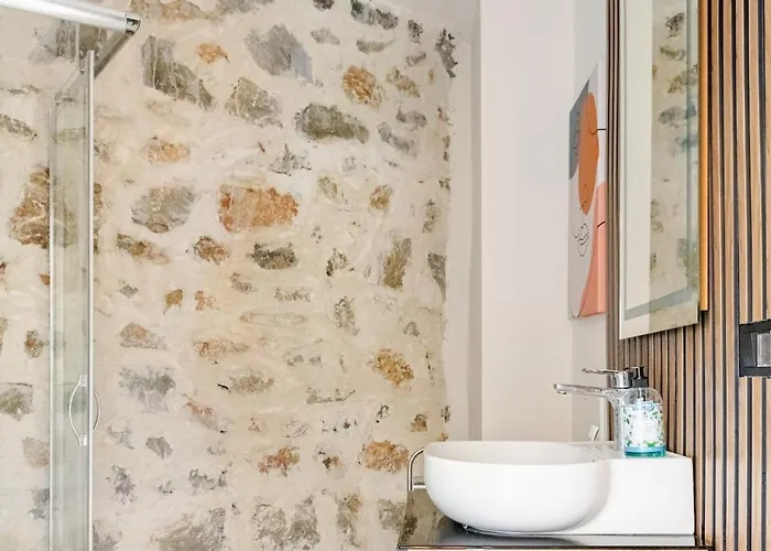 Beachfront Cliff House - Private