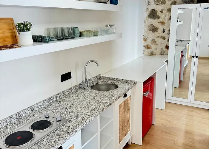 Beachfront Cliff House - Private