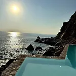 Beachfront Cliff House - Private Αλάνια