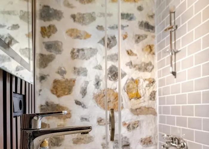 Beachfront Cliff House - Private