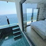 Beachfront Cliff House - Private