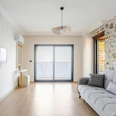 Beachfront Cliff House - Private * Алания