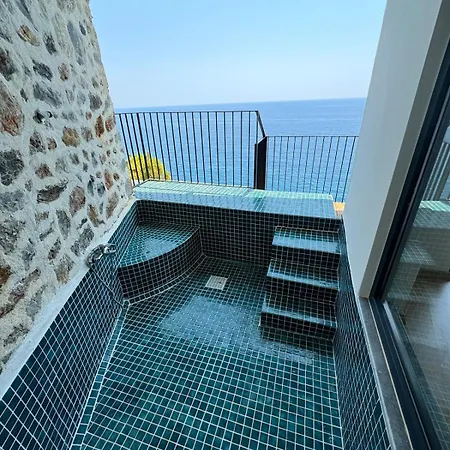 Дом отдыха Beachfront Cliff House - Private *