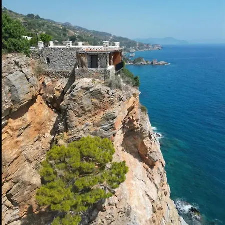 Beachfront Cliff House - Private Алания